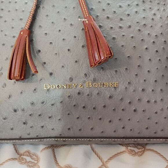 Dooney and Bourke tote excellent condition - Picture 4 of 12